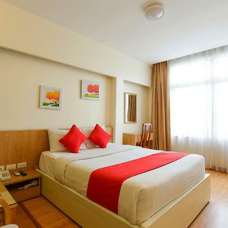 Oyo 210 Saki Hotel Ханой Экстерьер фото